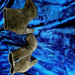 Steve Madden Suede jelled boots